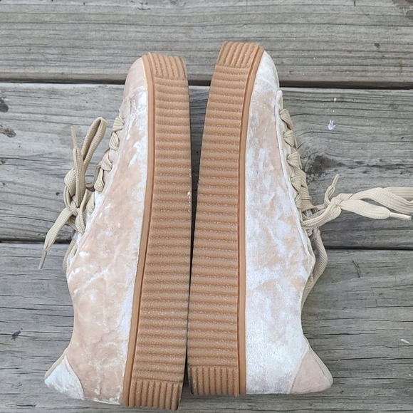 Shoes - Picture 3 of 3